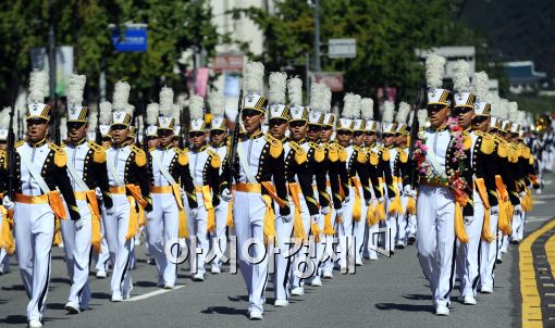 [포토]사관생도들의 힘찬 행진