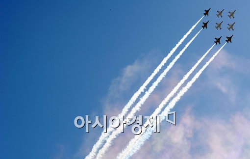 [포토] 서울상공 가로지르는 최신예 전투기