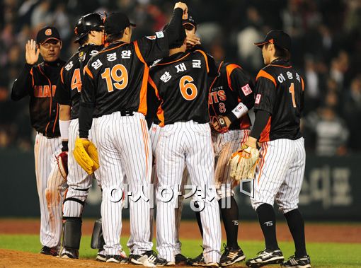 [포토]'준우야 너때문에 승리했다'