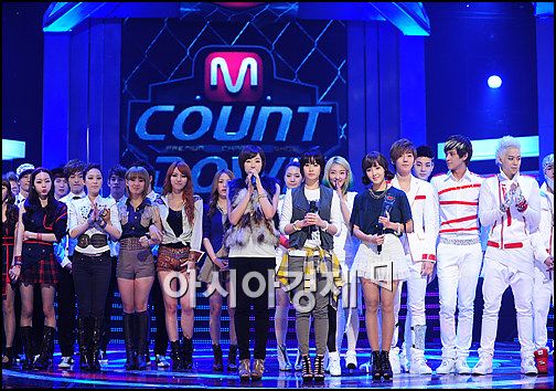 [포토]티아라 은정-지연-효민 '엠카 MC, 쭉 해도 되겠죠?'