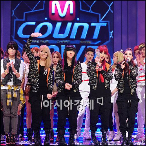 2NE1, '2010 MAMA' 올해의 가수상 수상