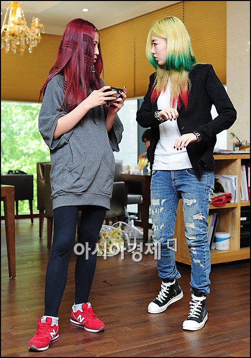 [포토]남녀공학 한별혜원-미소수미 '우리 무대 괜찮았지?'