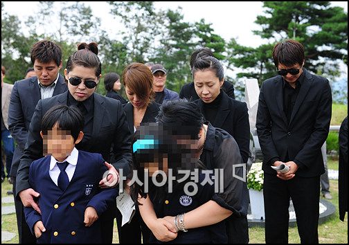 [포토]故 최진실 추모하는 정선희-엄정화 등 동료연예인