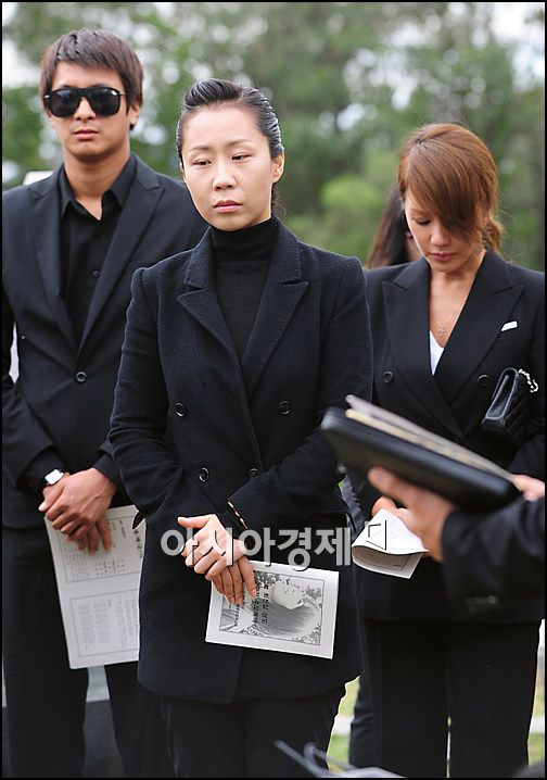 [포토]故 최진실 추모하는 정선희-엄정화 등 동료연예인