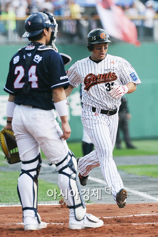 롯데, 준PO 3차전 기선제압 성공..3회까지 2-0 리드