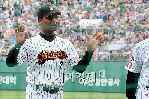 [포토]'애드벌룬 맞은 타구? 아웃이냐 2루타냐...'