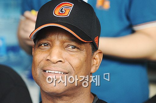 로이스터 "롯데 꼭 우승시키고 싶다" 재계약 바람 밝혀