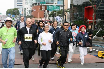 신연희 강남구청장 국제평화마라톤대회 참가