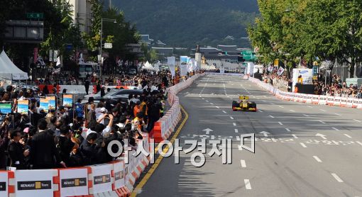 [포토]도심을 질주하는 F1머신