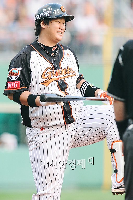 日 언론 "한신, 이대호 영입 나선다"…라쿠텐·오릭스도 가세할 듯