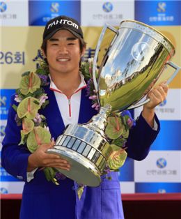 [신한동해오픈] 존 허 "한국서 챔프됐어요~":