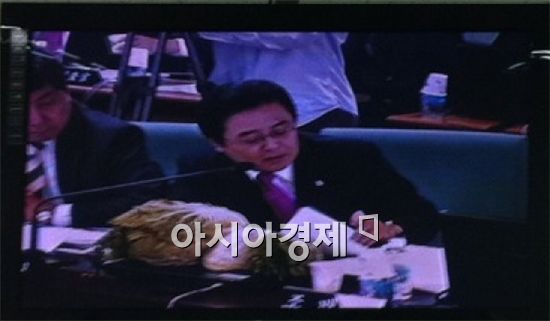 '배추국감' 개막… "장관님, 이 배추 한 포기 얼마인줄 아세요?"