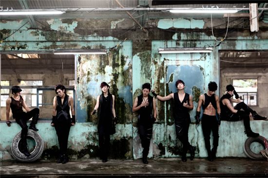 Korean boy band U-Kiss [NH Media]