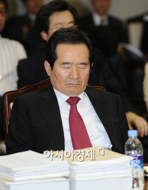 [포토]정세균 전 대표 국감장에서도 '깊은 고민중'