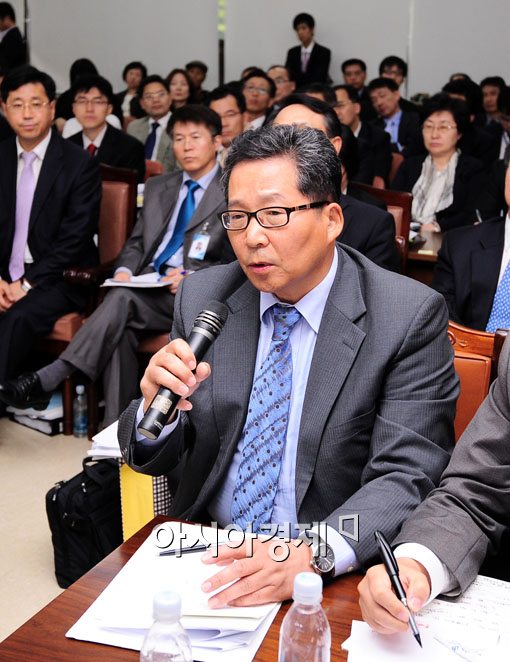 [포토] 국정감사 증인으로 출석한 최영하 한샘대표