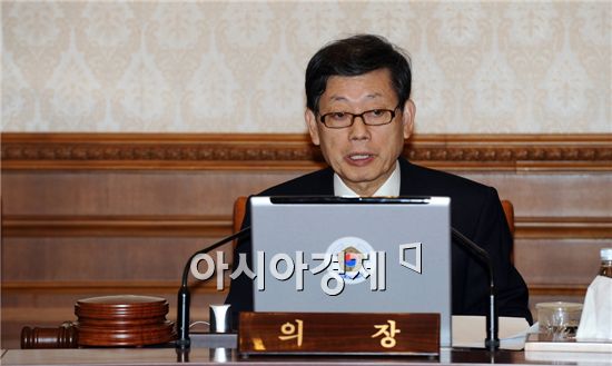 [포토]인사말하는 김황식 총리