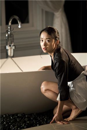 Actress Jeon Do-youn from a scene in film "The Housemaid." [Sidus F&H]