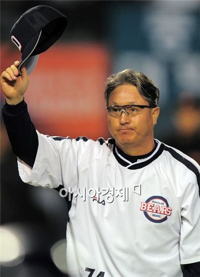 두산 "김경문 감독, 5월 초부터 사퇴 의지 표명"  