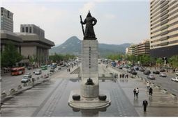 '이순신장군 동상' 40일간 입원..11월13일부터 보수
