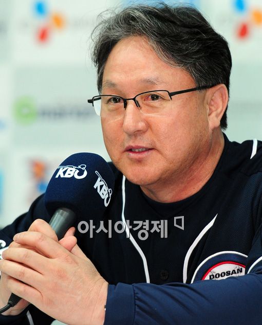 두산 김경문 감독, “김현수가 살아나야 한다”