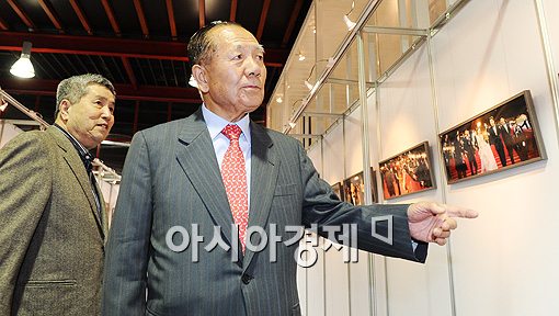 [포토]김동호 집행위원장 '소중한 추억으로 남겨두겠습니다'