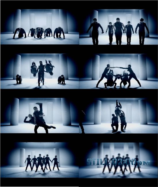 2PM, 초대형 아크로바틱  퍼포먼스 무대 '시선 압도'
