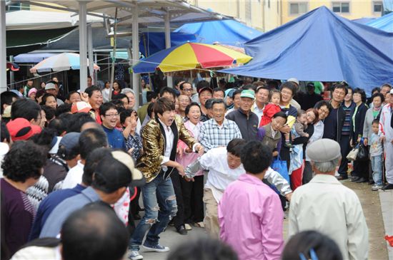 '대물' 촬영 장흥군민들 대거 보조출연..제작비 절감까지 '1석2조'