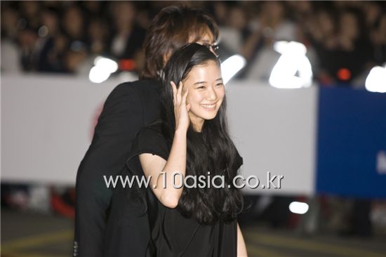[PHOTO] Aoi Yu walks red carpet of Pusan film fest