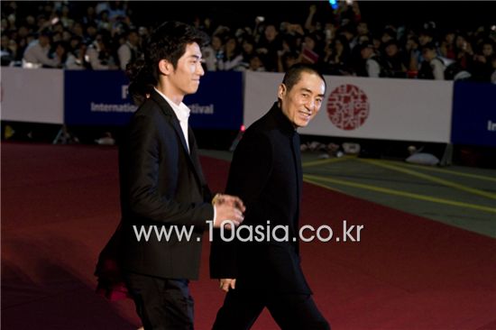 Dou Xiao and Zhang Yimou [Chae Ki-won/10Asia]