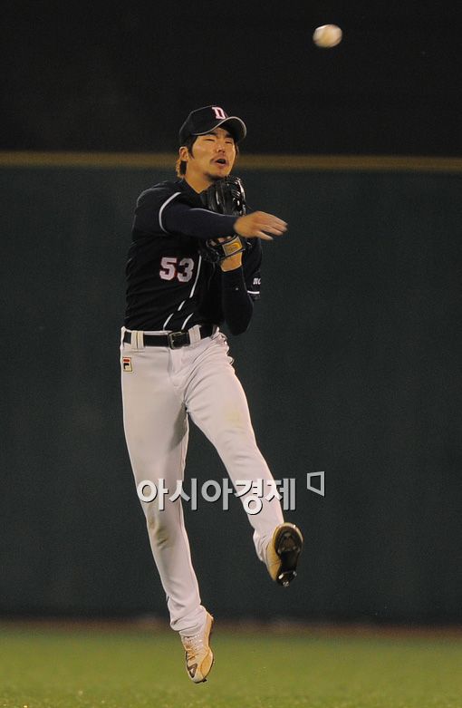 [포토]오재원, 하늘을 날다