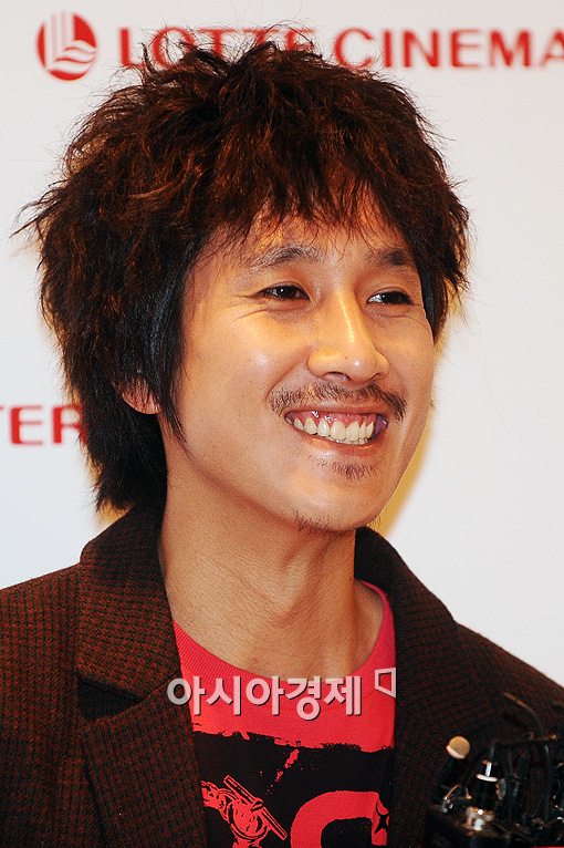 [포토]이선균 '점점 더 멋있어지죠?'