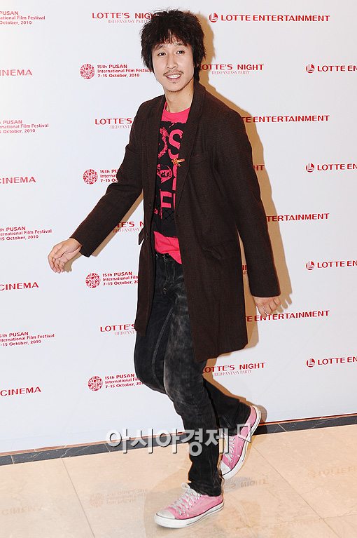 [포토]이선균 '오늘 스타일 어때요?'