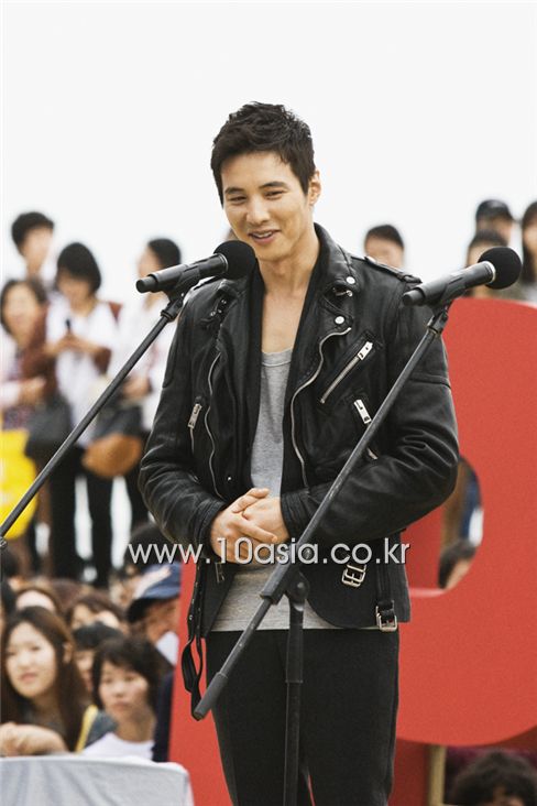 [PHOTO] Won Bin attends PIFF meet-and-greet