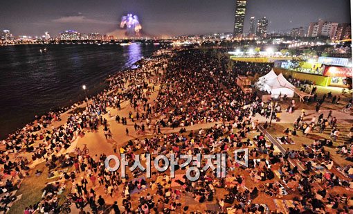 [포토] '불꽃놀이 인파'