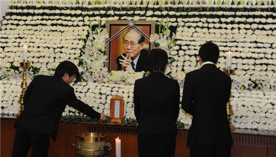 [포토]발길 이어지는 황장엽 전 비서 빈소