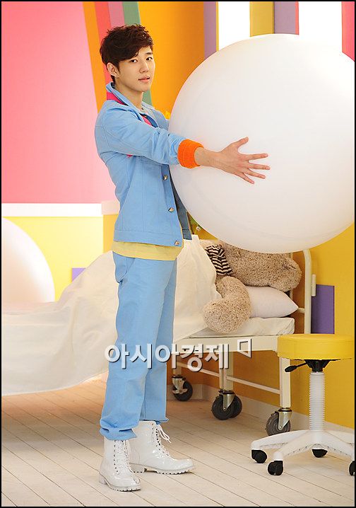 [포토]남녀공학 천지유성 '잘 생겼죠?'