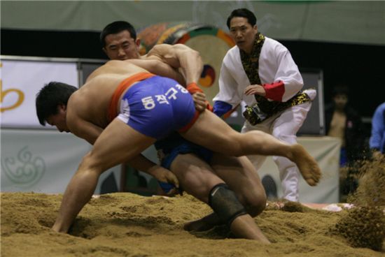 동작구청 씨름단이 전국체전 일반부 종합 우승을 차지했다. 