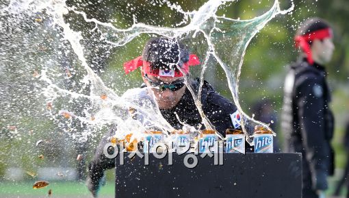 [포토]맥주병도 문제없다!