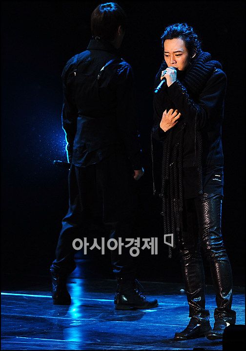 [포토]JYJ 믹키유천 겨울패션, 3인으로 변하니 춥지?