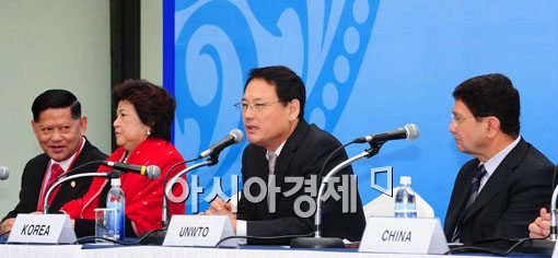 [포토] 'T20 부여선언문' 발표하는 유인촌 장관