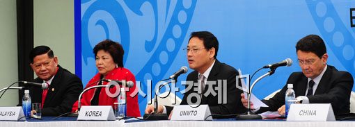 [포토] 'T20 부여선언문' 발표하는 유인촌 장관