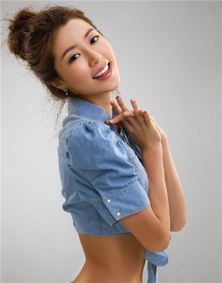 Se7en girlfriend Park Han-byul to debut as singer