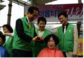 문석진 서대문구청장의 미용 봉사 