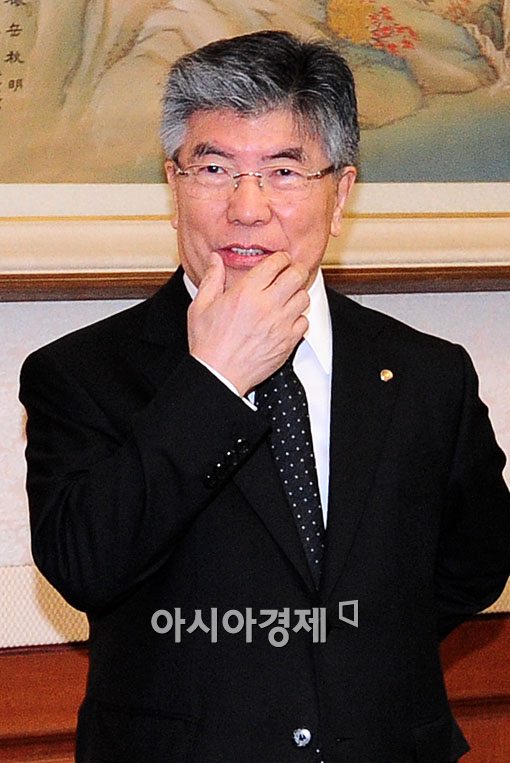 [포토] '물가 상승 압박 고민되네'