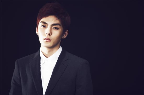 [포토]남녀공학 가온누리, '블랙수트 훈남의 눈빛'