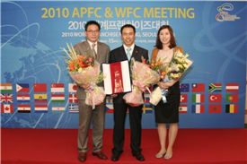 (가운데) 김서기 시즌2쪼끼쪼끼 가맹본부 대표