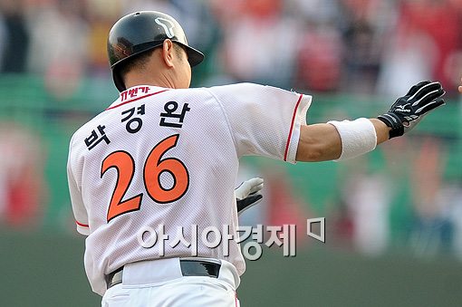 박경완, 생애 첫 한국시리즈 홈런…공수 맹활약 