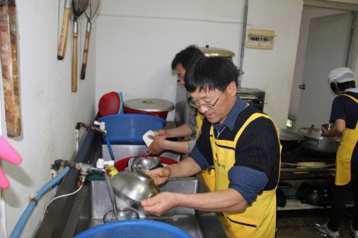서울체신청, 강북구 '자비의 집'에서 음식봉사