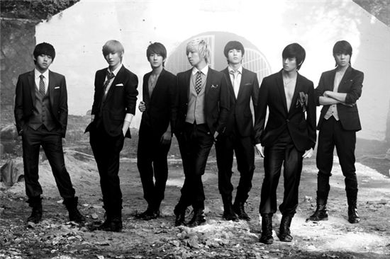 Korean male idol group U-Kiss [NH Media]