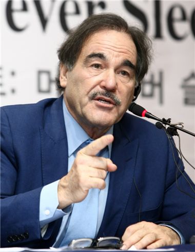 American filmmaker Oliver Stone speaks at a press conference for his film "Wall Street: Money Never Sleeps" presented as a Gala Presentation at the 15th Pusan International Film Festival held in Busan, South Korea on October 14, 2010. [PIFF]